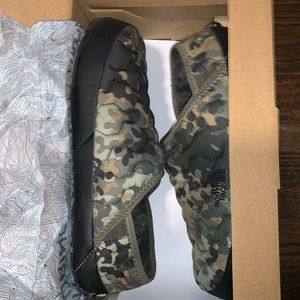 North face unisex thermoball shoes new!